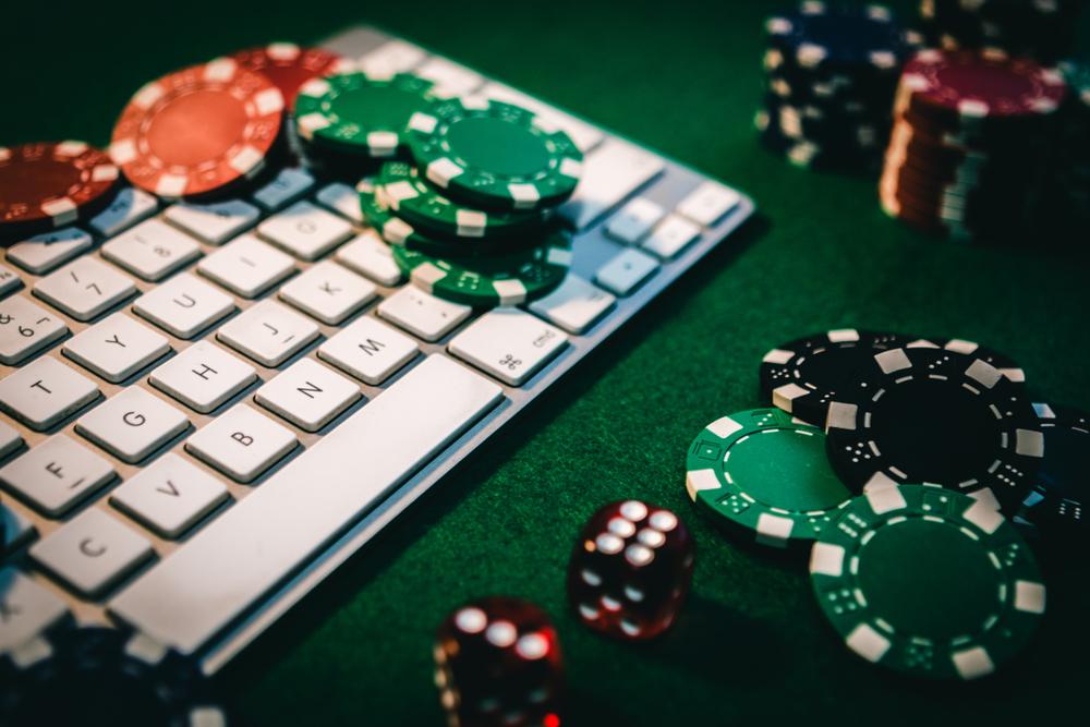 Top 5 chiến thuật chơi poker khiến đối thủ bối rối bạn cần biết Có người cho rằng Poker bắt nguồn từ Trung Hoa